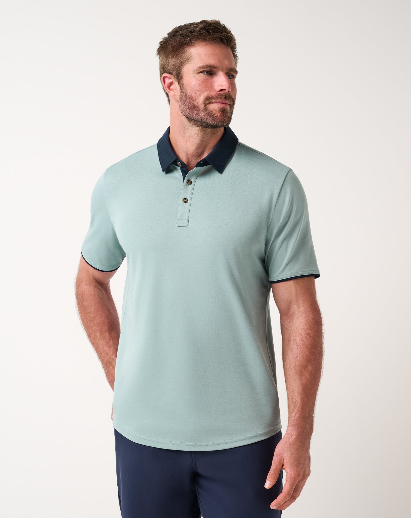 Arona Travis Mathew Men