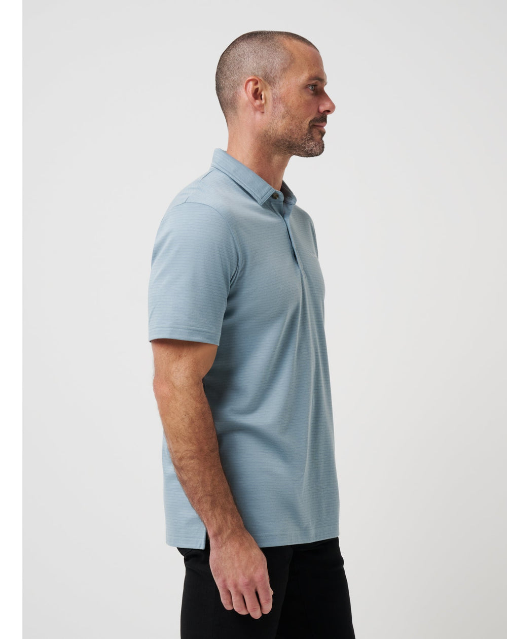 Arona Travis Mathew Men