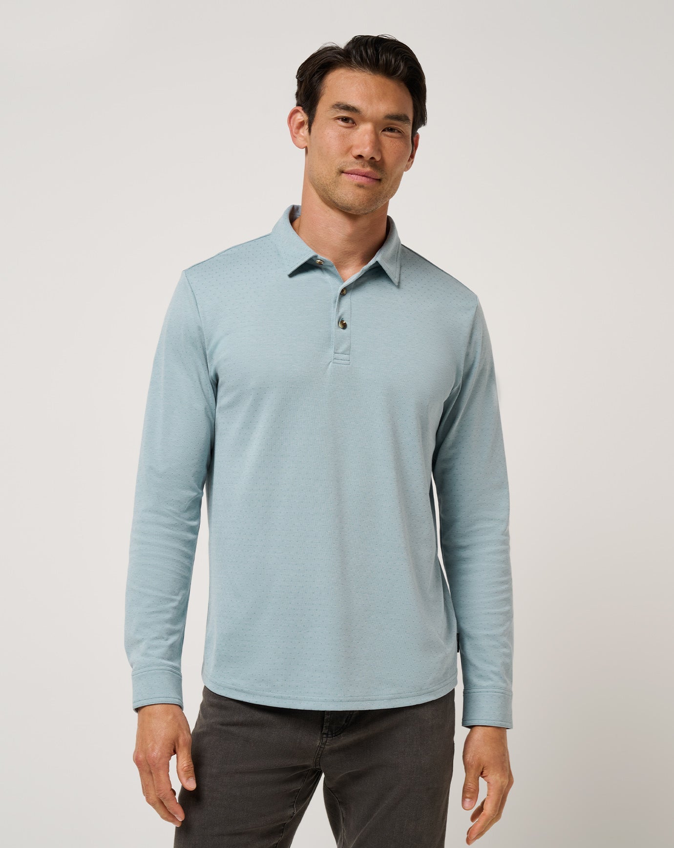 Arona Travis Mathew Men