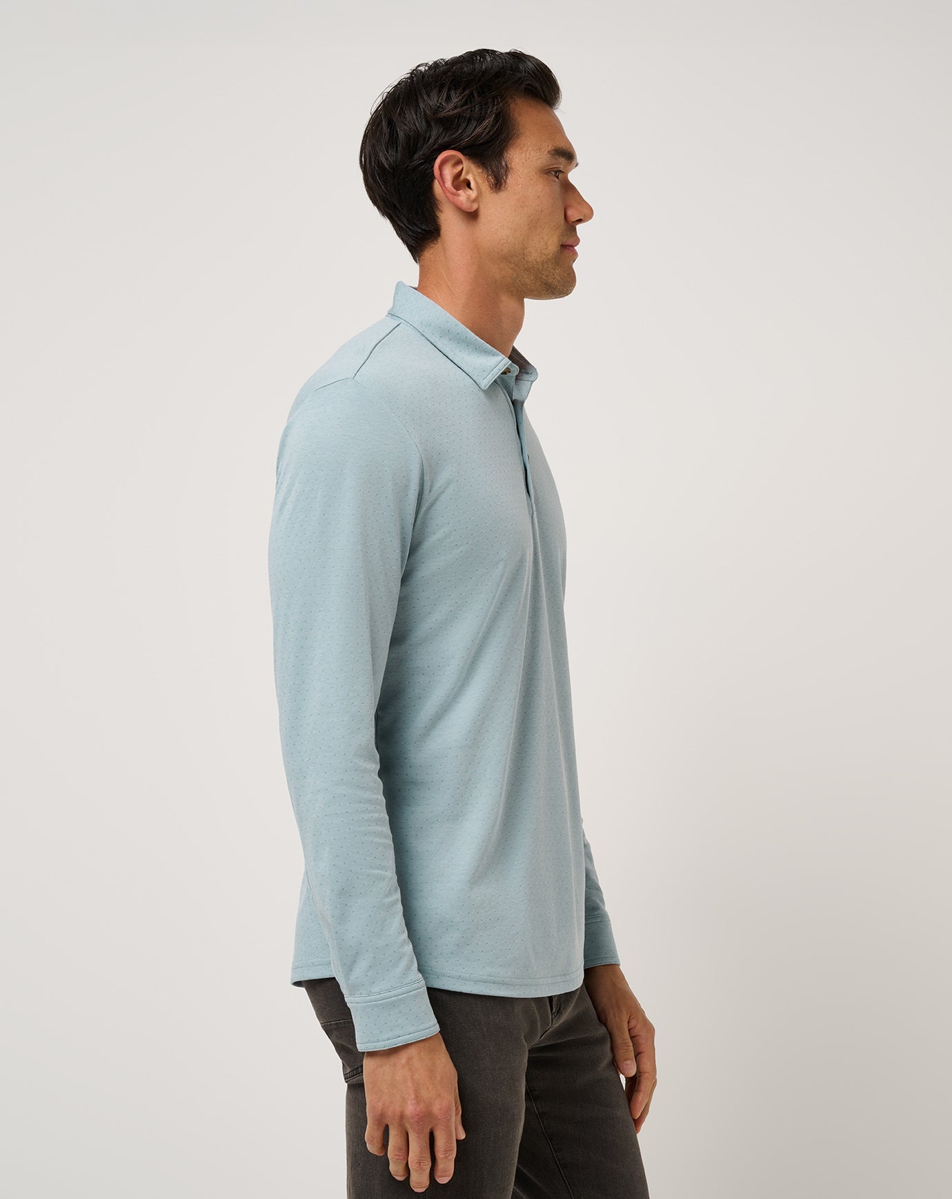 Arona Travis Mathew Men