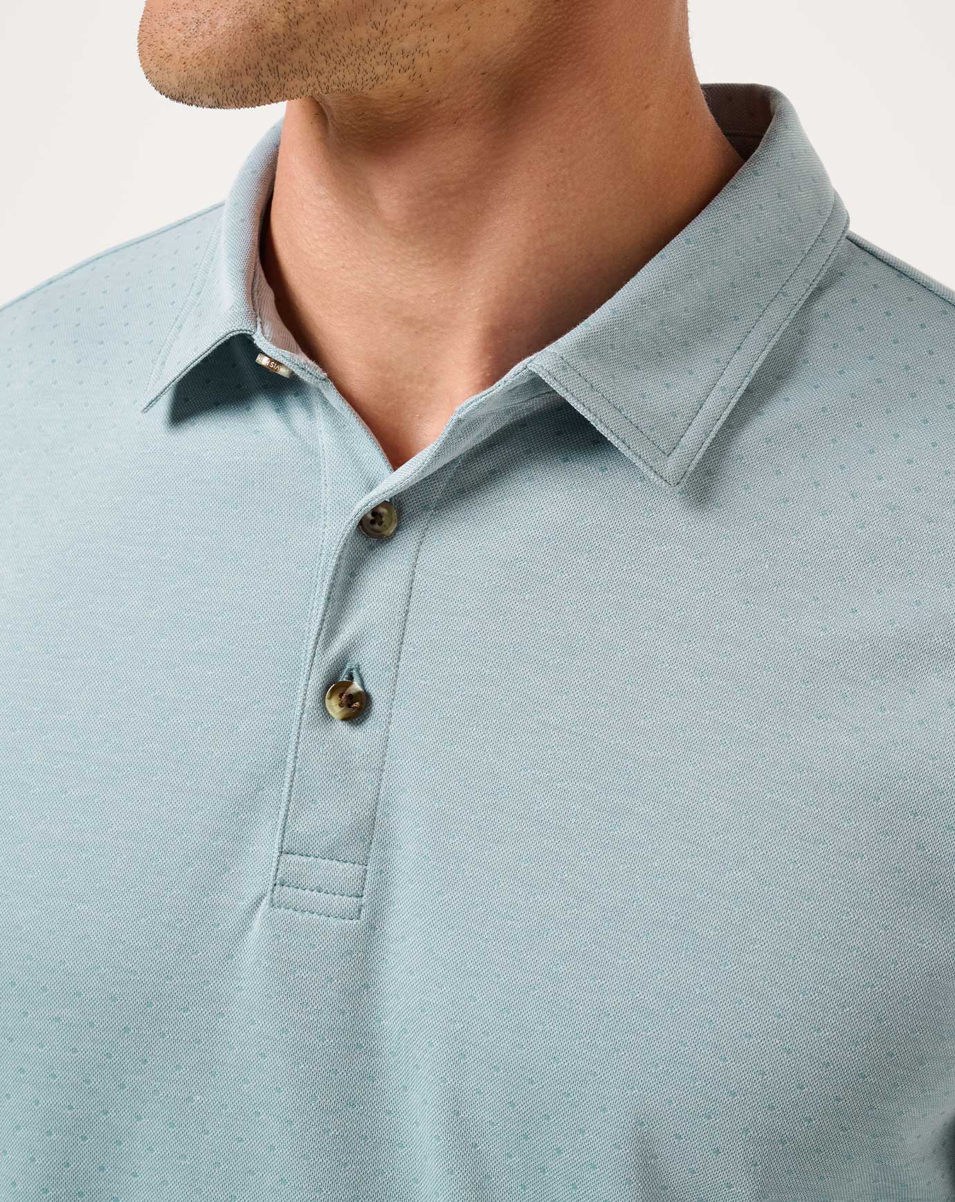 Arona Travis Mathew Men