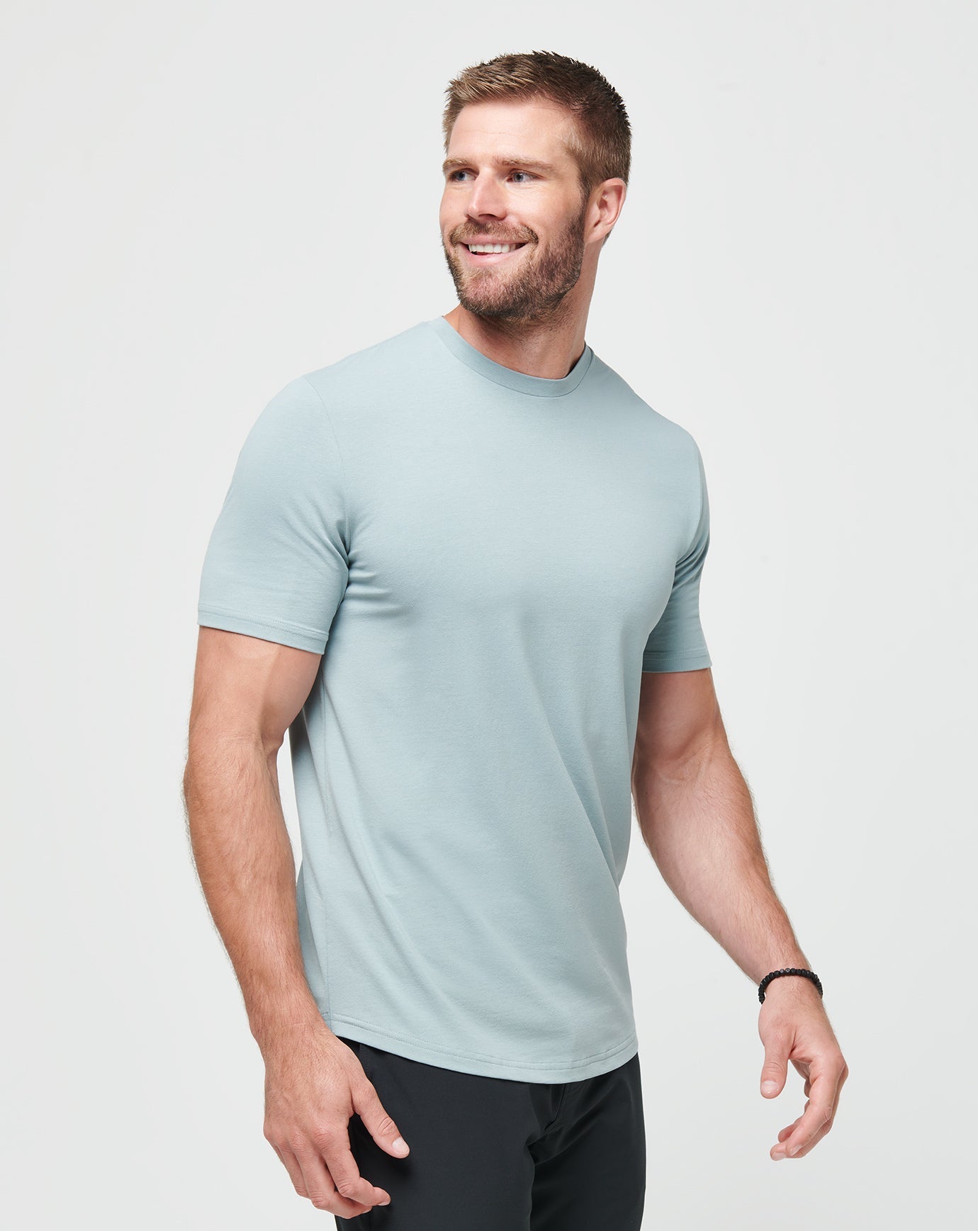 Arona Travis Mathew Men