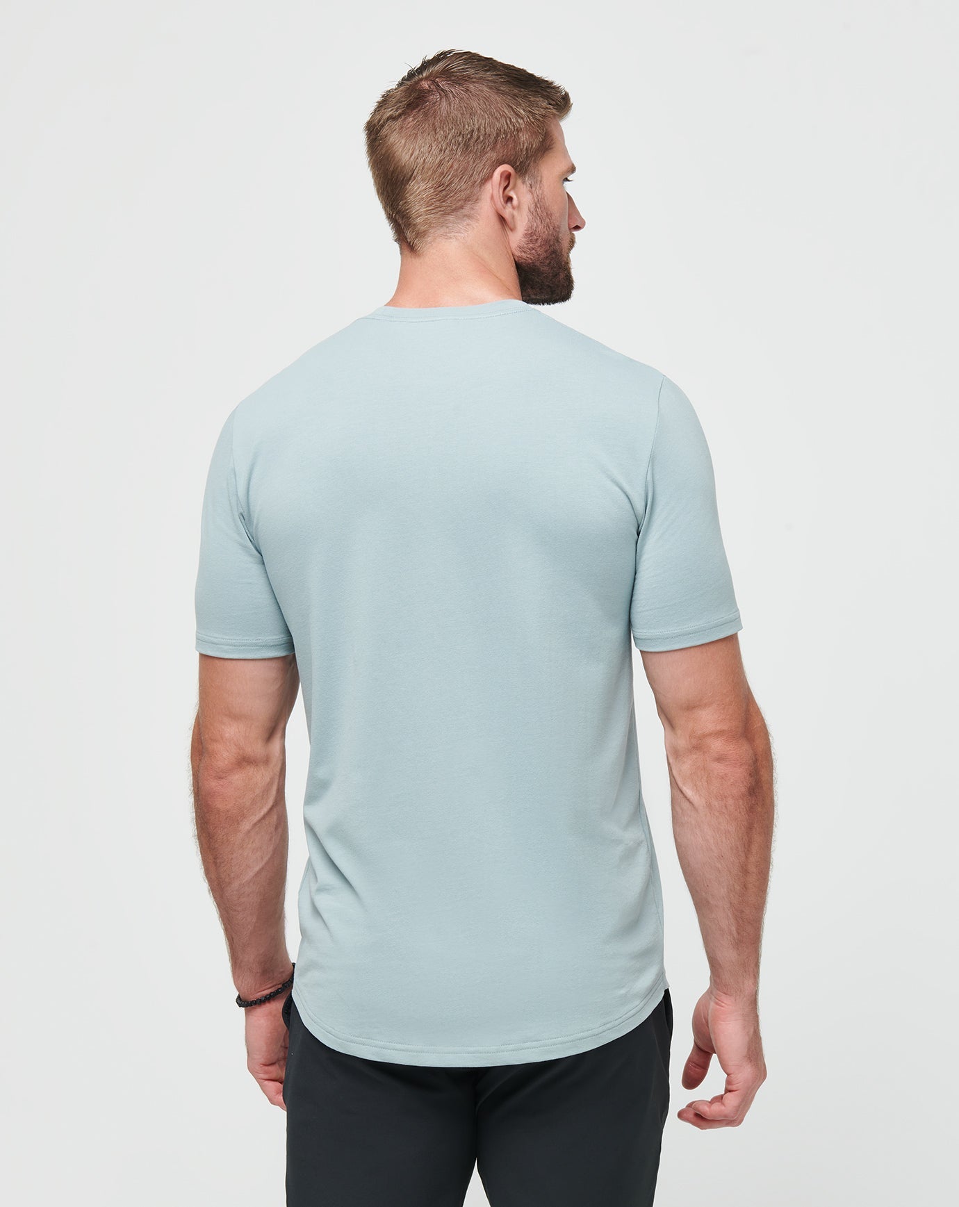 Arona Travis Mathew Men