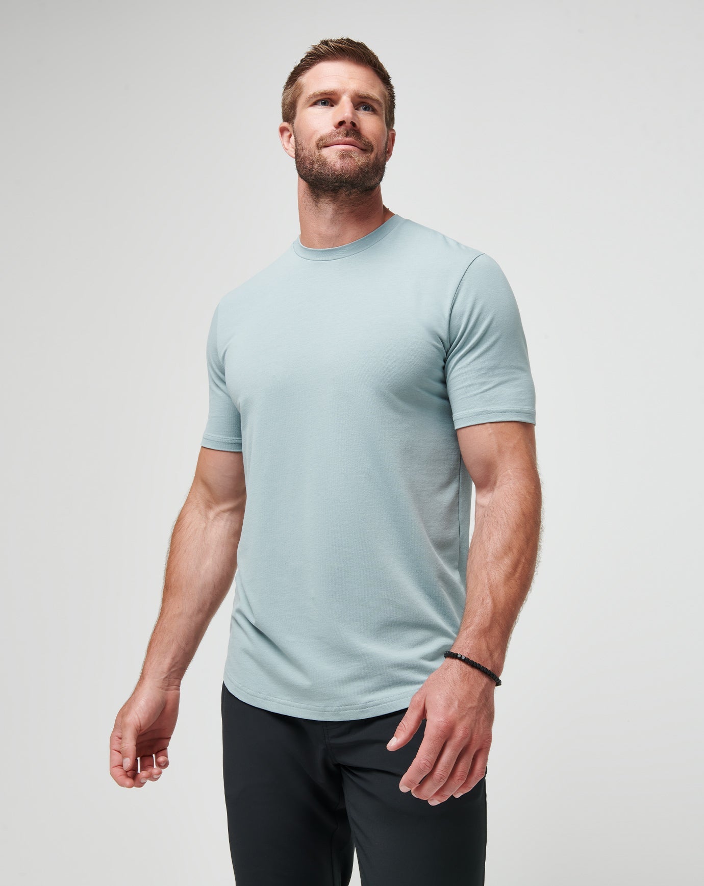 Arona Travis Mathew Men