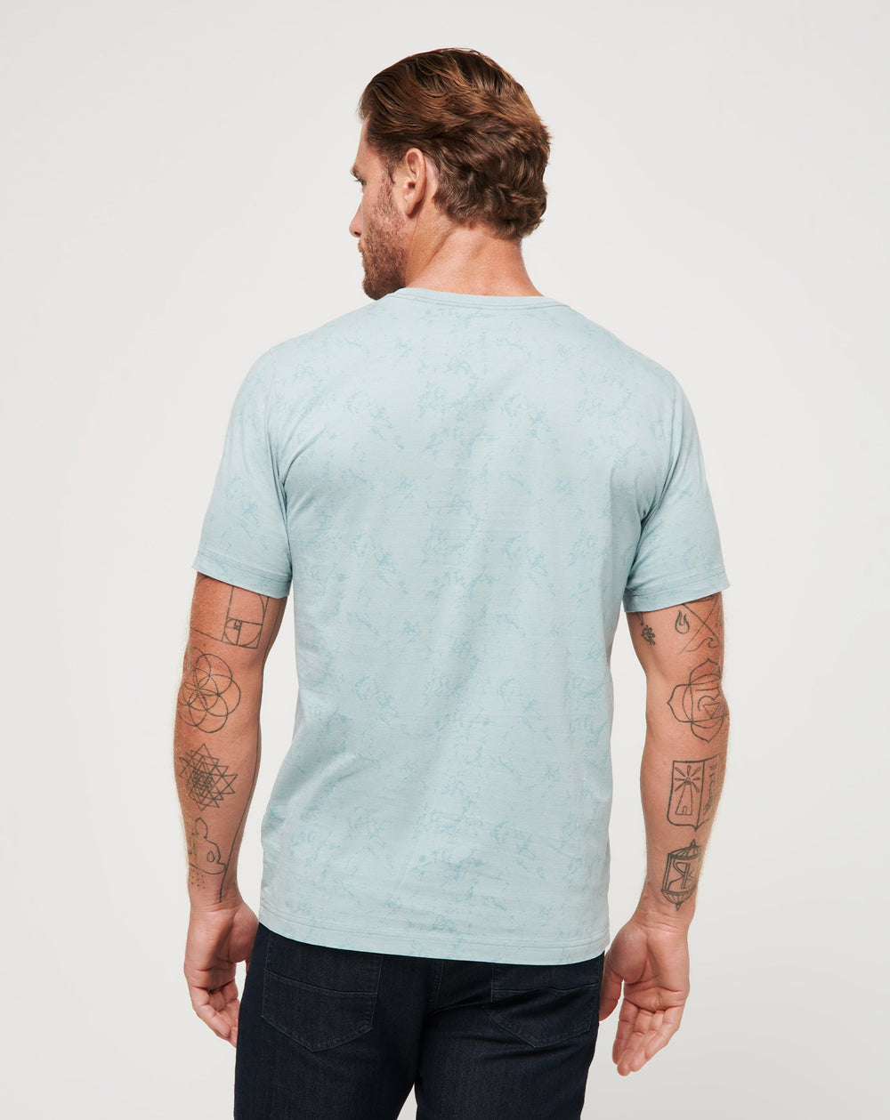 Arona Travis Mathew Men