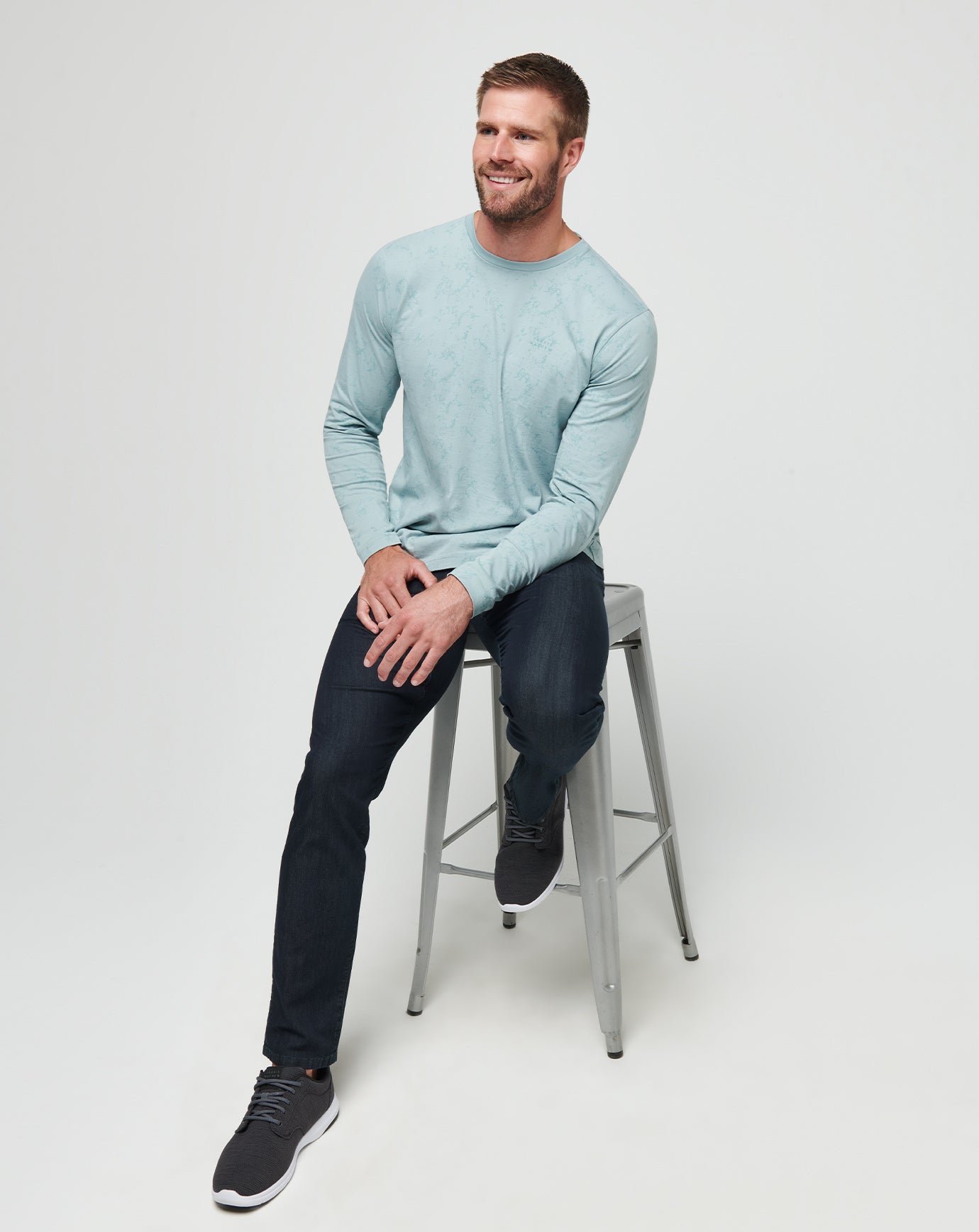 Arona Travis Mathew Men