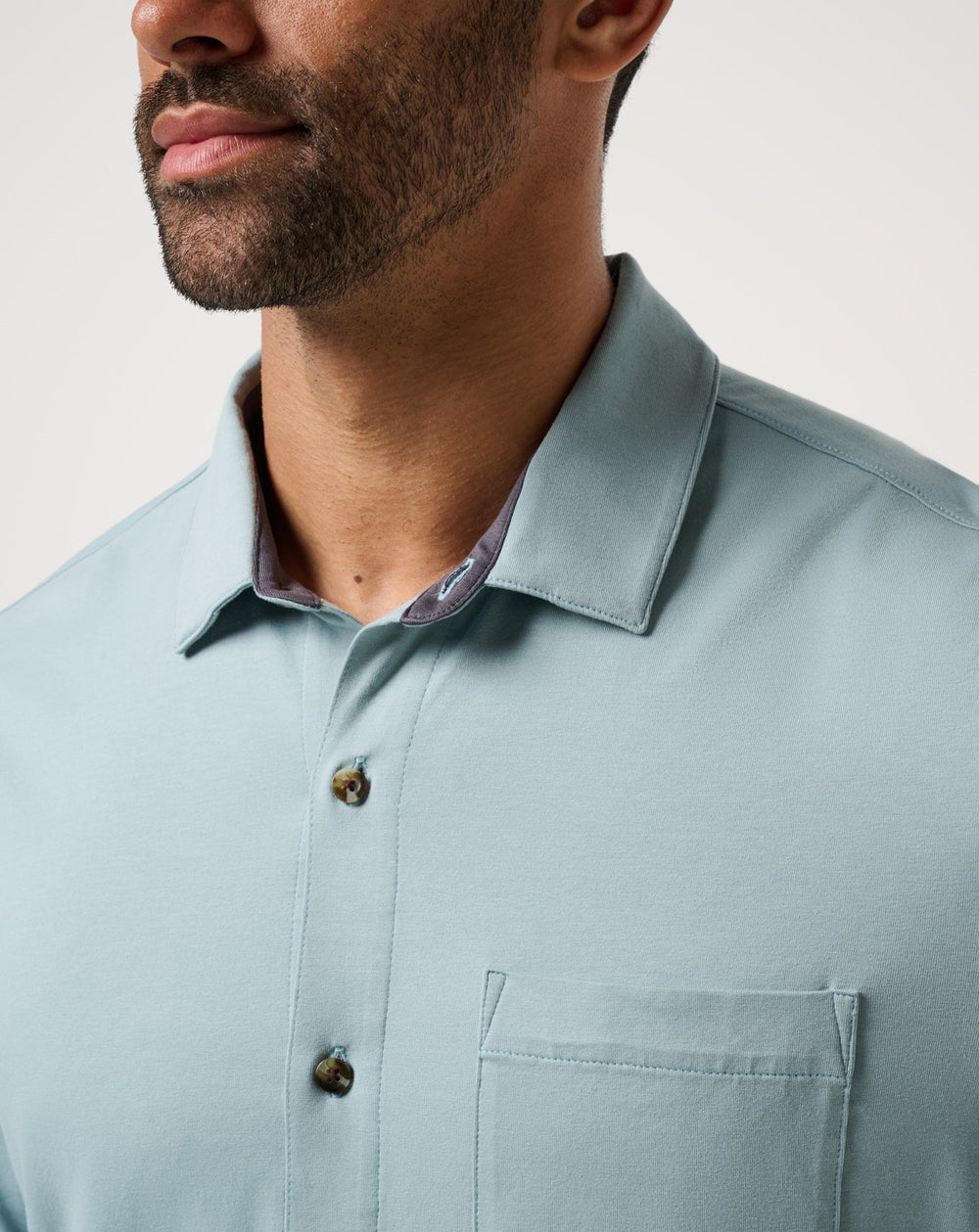 Arona Travis Mathew Men