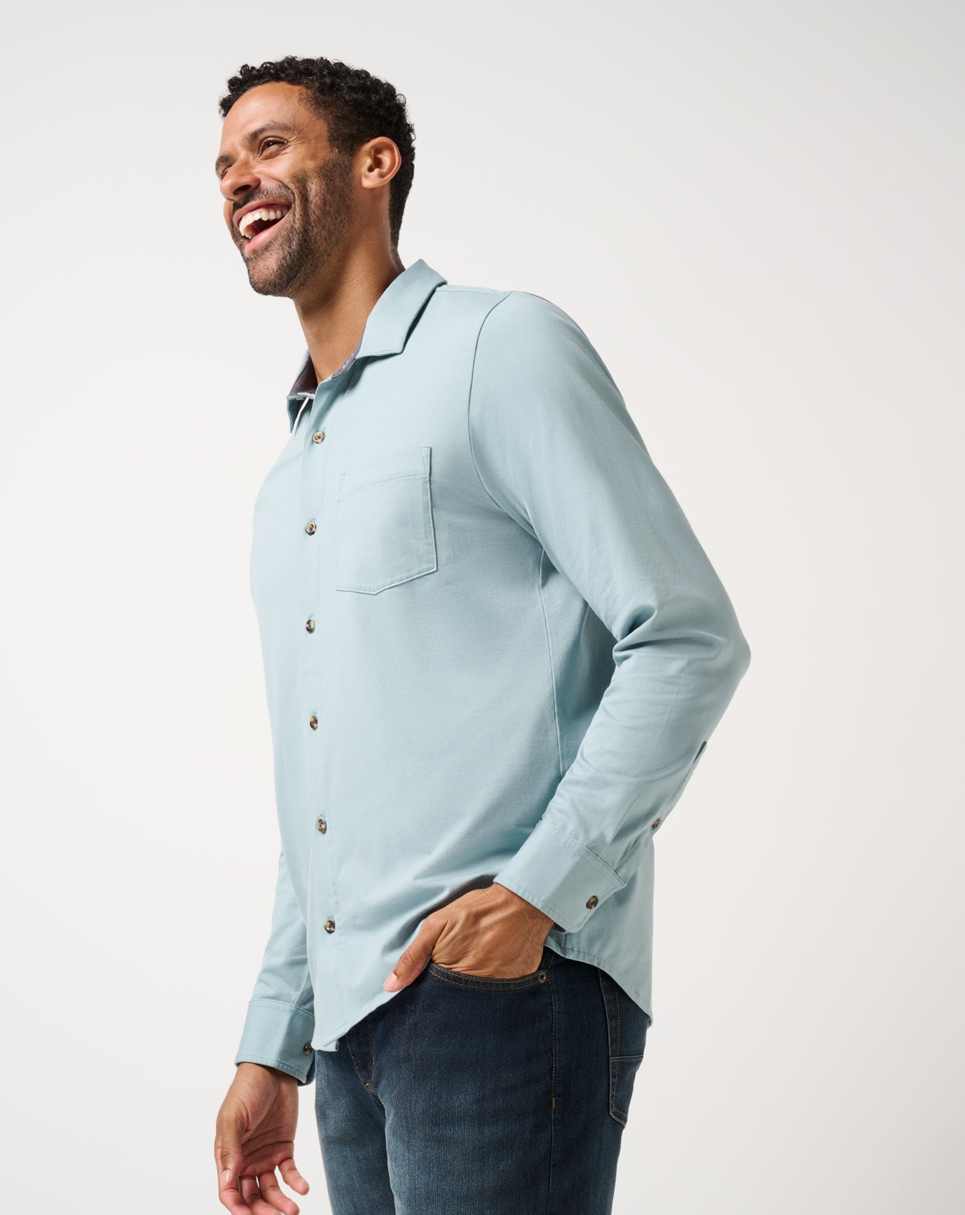 Arona Travis Mathew Men