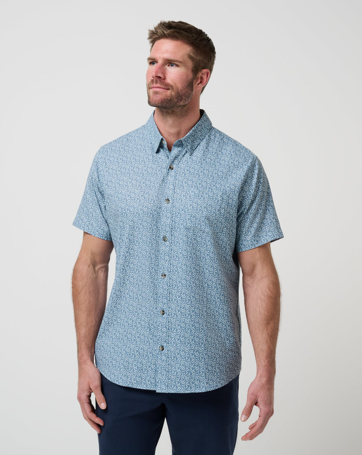 Arona Travis Mathew Men