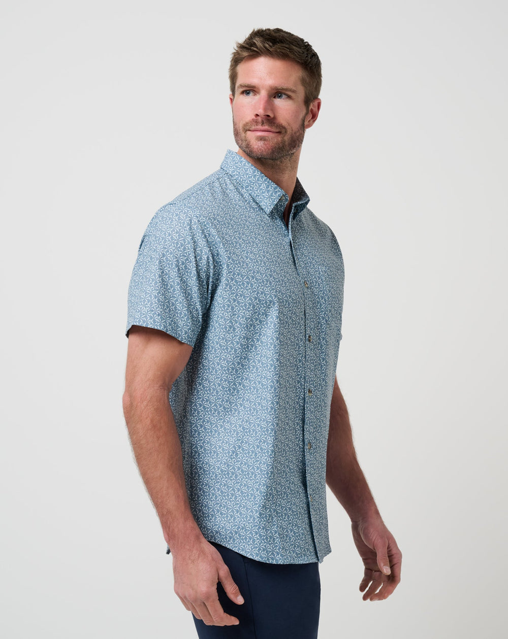 Arona Travis Mathew Men