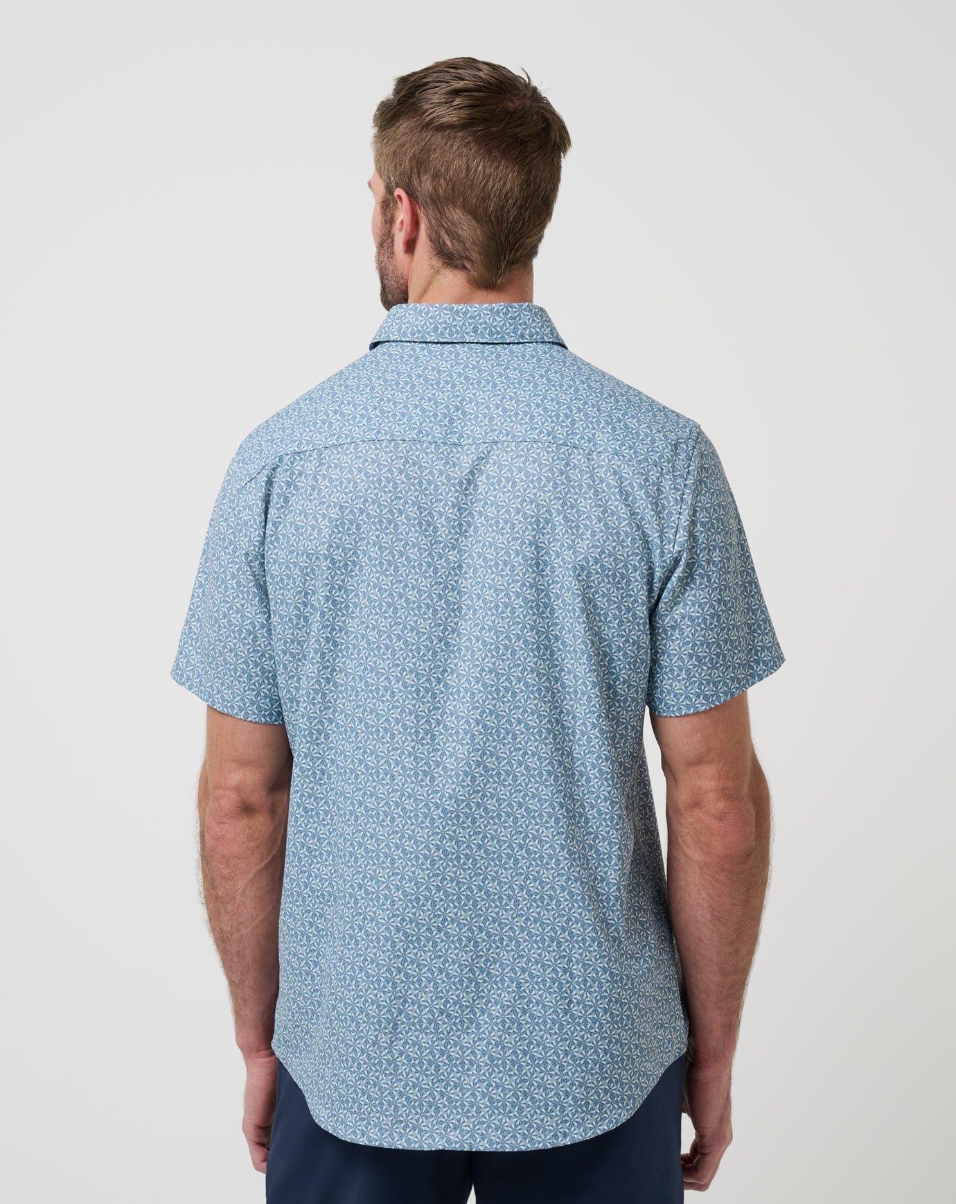 Arona Travis Mathew Men