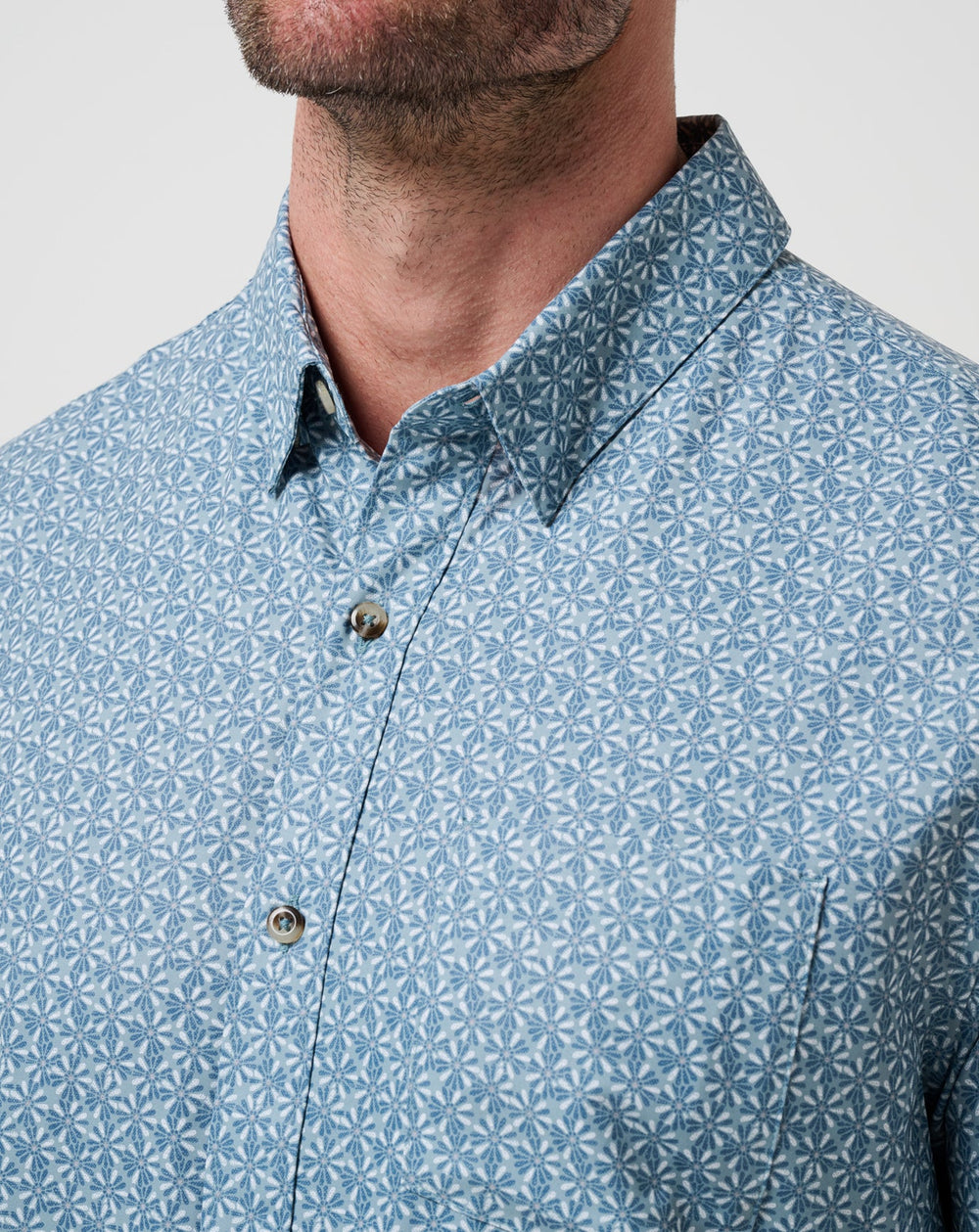 Arona Travis Mathew Men