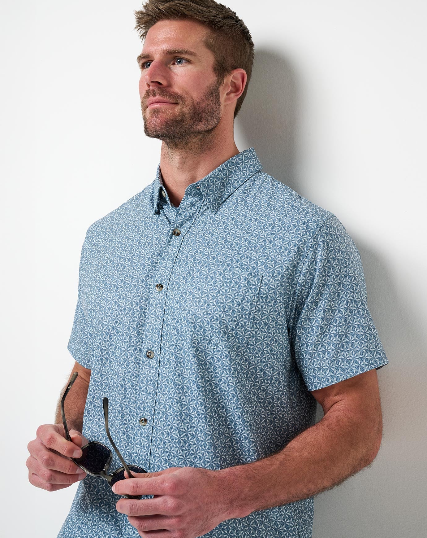 Arona Travis Mathew Men